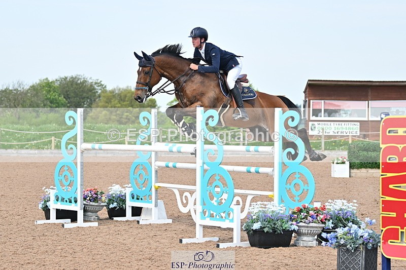 240512A-104034-17334 - Cls 48 National 1.30m Open