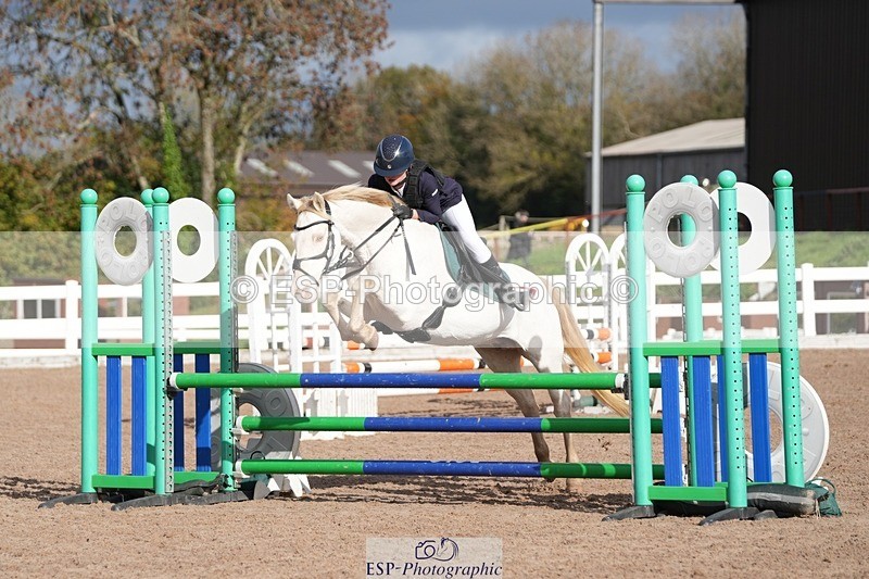 251026-121750-02359 - Cls 4 Pony Winter Novice + 80cm Open