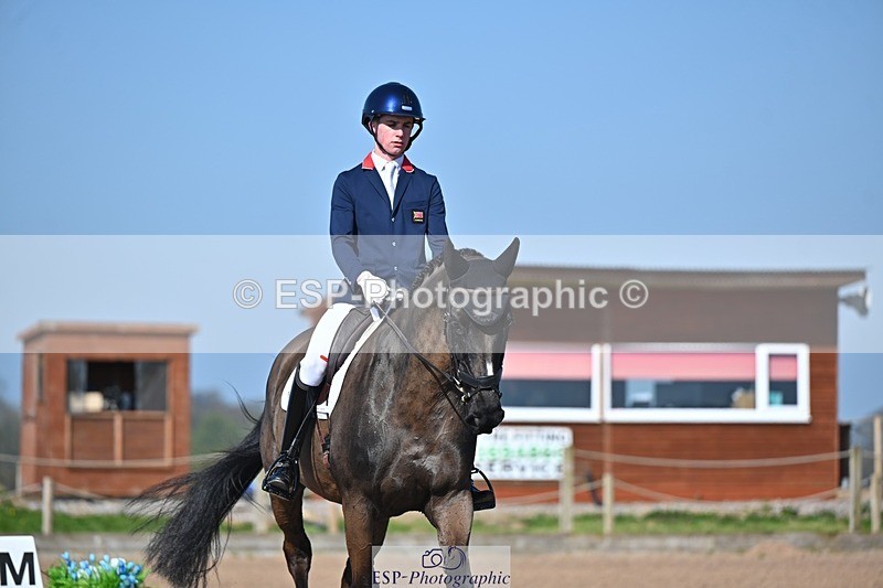 250405-094503-09844 - 117-Myles.Graham-Nibeley.Black.Pearl