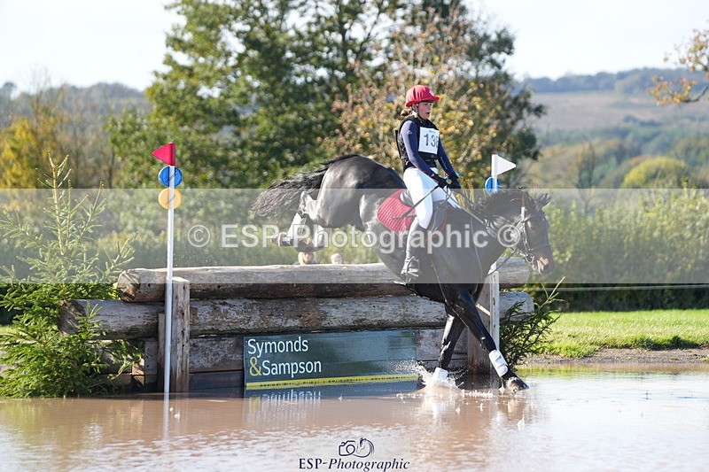 251024A-124112-10748 - B-136-Sophie.Jackson