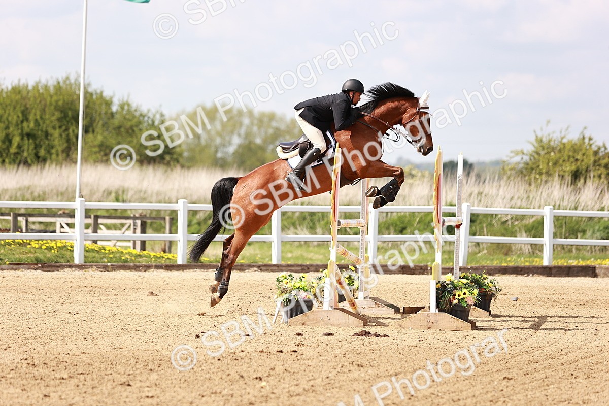 - Class 26 - Senior Foxhunter - 1.20m