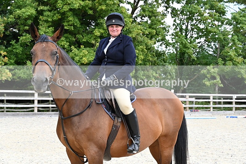 WJ6_3077 - Berks & Bucks - The Old farmhouse - Hound Exercise 20-08-25