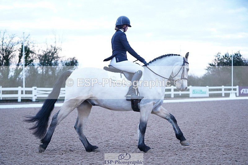 241214-091520-00023 - 145-CHLOE.DUNN-Tullys.Pinkeen.Pete