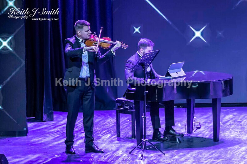 7KJS0424 - Ambition show team