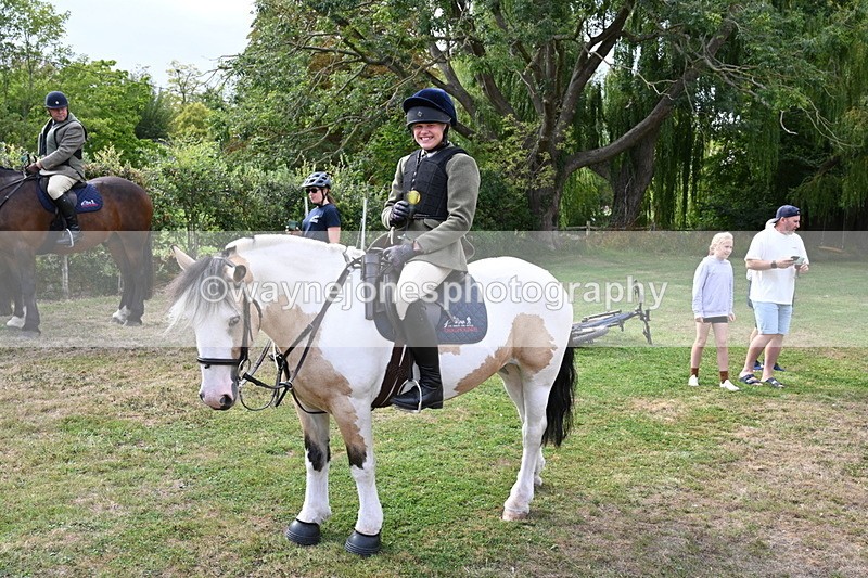 WJ6_3420 - Berks & Bucks - The Old farmhouse - Hound Exercise 20-08-25