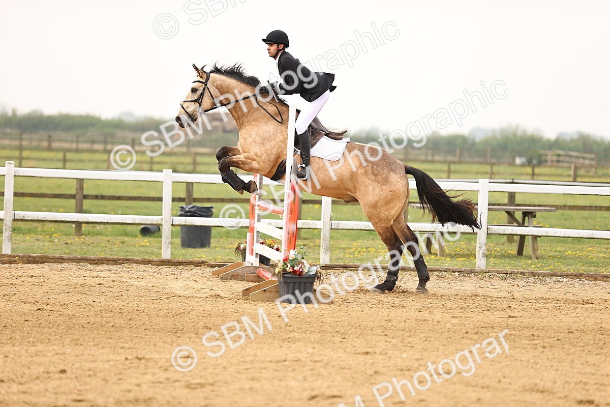  - Class 15 - Senior British novice - 90cm