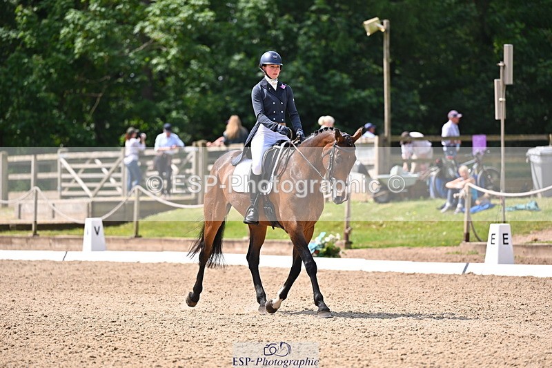 250523A-114016-06614 - C-274-Bizzy.Loffet-LONGBROOK.CHILLI.FLOWER