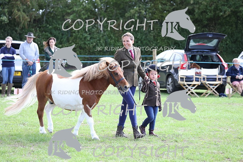 APP_2971 - Class 10a/b M&M in hand