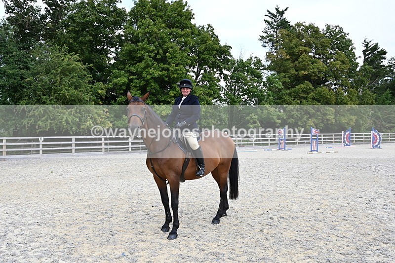 WJ6_3064 - Berks & Bucks - The Old farmhouse - Hound Exercise 20-08-25