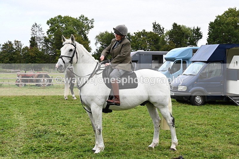 WJ6_2999 - Berks & Bucks - The Old farmhouse - Hound Exercise 20-08-25