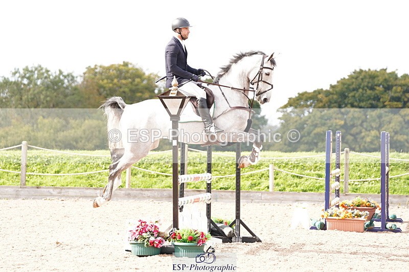 241004A-131520-00561 - Fri 03 Snr Newc & 1.10m Open