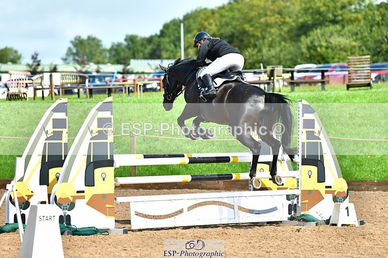 230805A-112631-00290 - Cls 2 Snr Newcomers & 1.10m Open