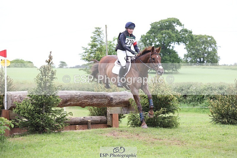 240525-170110-18201 - 279-MHF_LADY-Poppy_von_Maltzahn