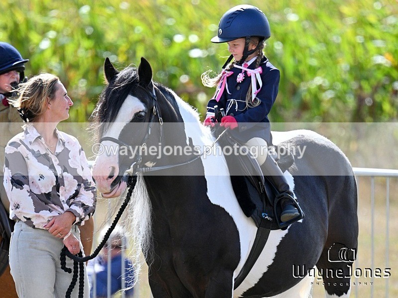 WJ7_9854 - Kellie and Nancy at Swallowfield 31-08-26