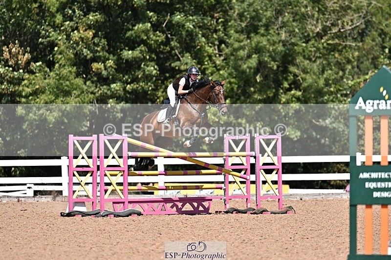 260812-130647-00568 - Cls 6 Foxhunter and 1.20m