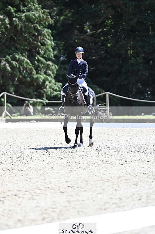 250522A-141512-04321 - D-409-Kirsty.Chabert-HERALDIKS.GIRL.OPPOSITION