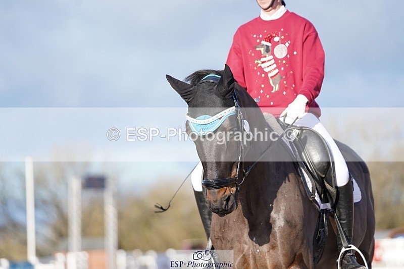 241214-134908-00668 - 132-Alys.Matravers-VORVASHILL.VERTIGO