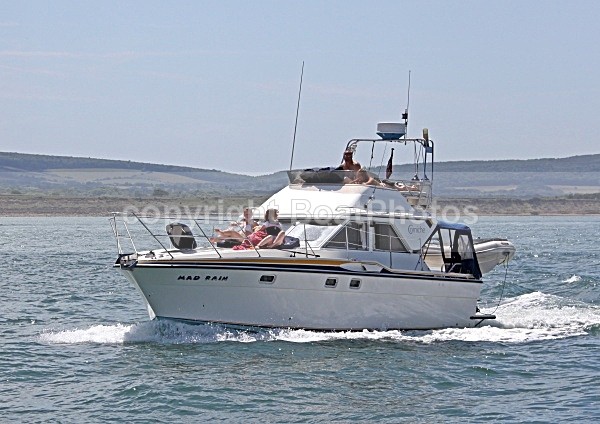 090614 MAD RAIN IMG_1427 - Flybridge Cruisers