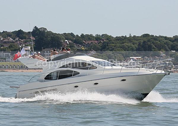 120725 ZOE AZIMUT 42 WT7A8391 - Flybridge Cruisers
