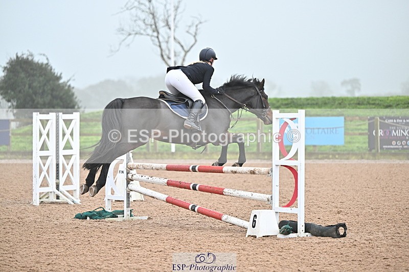 241103A-101218-06581 - SUN Cls 18 British Novice and 90cm Open