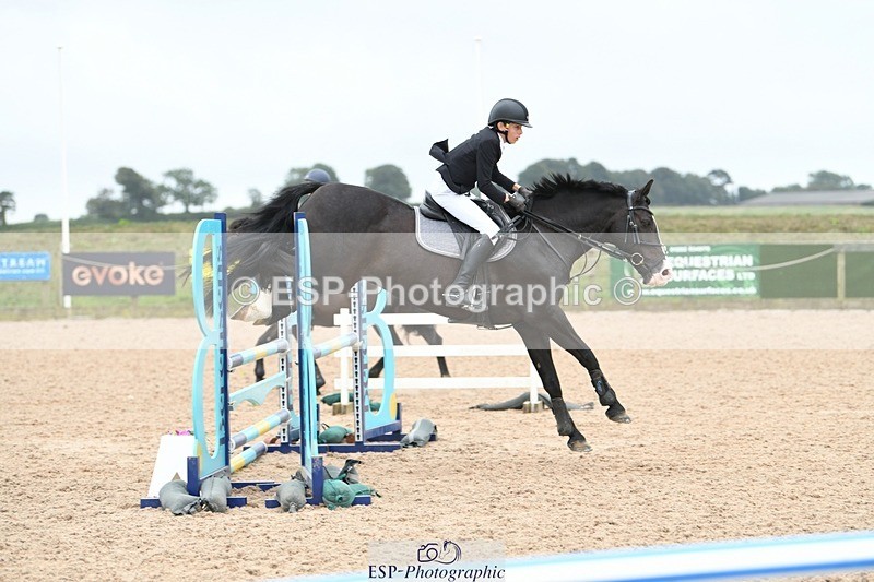 250807-111721-00567 - 90cm Round 1