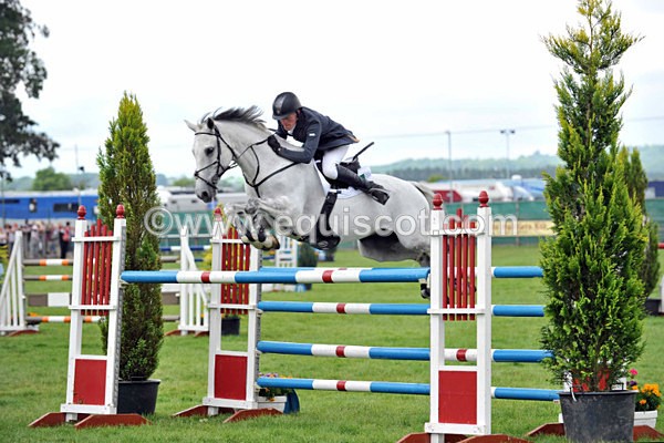 EQUISCOT 9287 - A WEE PEEK AT RHS 2013
