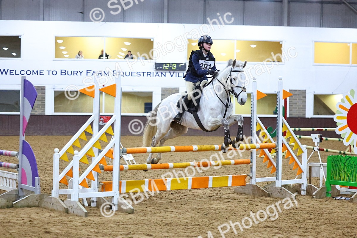 SBM_002748 - Class 6 - Holly & Ivy Stakes - 90cm