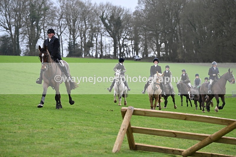 WJ6_9148 - Line Three