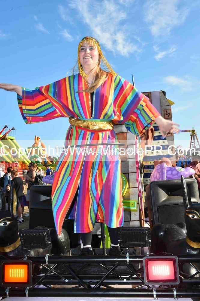SH4_3343 - Carnival Procession.