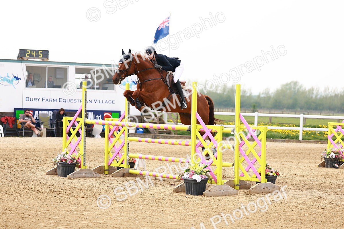  - Class 19 - Senior Foxhunter - 1.20m