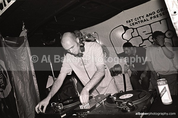 13 christian-wood - Friends-&-Family @ the-roadhouse 04.09.02