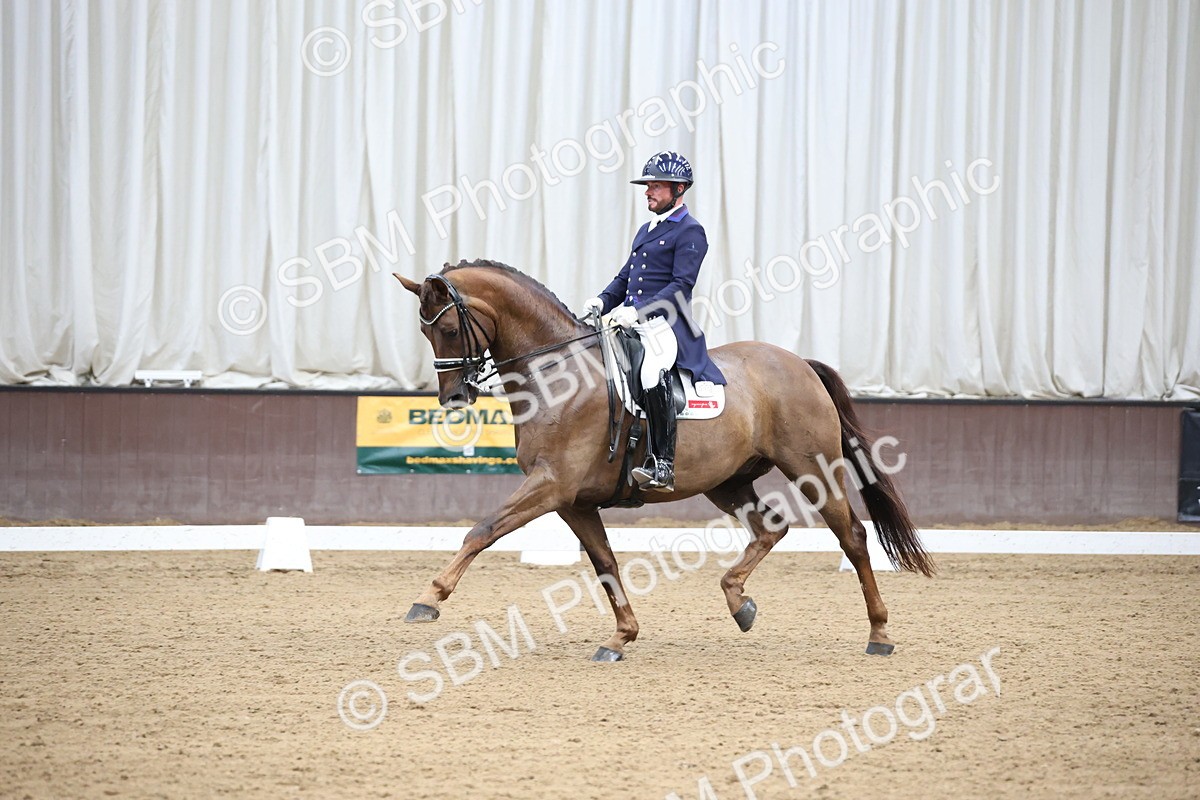 SBM_004803 - Class 9 - FEI Inter 1 Gold - 16.59-17.47