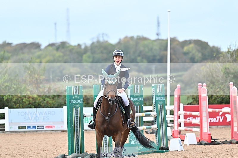 261014-124345-00472 - Cls  05 Snr Newcomers & 1.10m Open