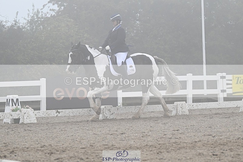 250907-150136-09012 - 106-Lucy.HamblettGalliano.Gold.Dust