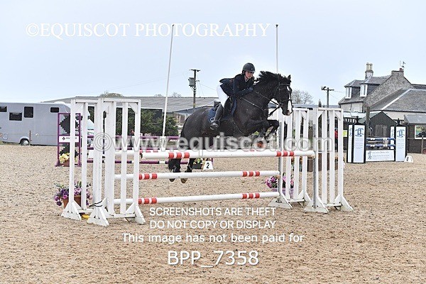 BPP_7358 - CLASS 9 FRI  Senior Newcomers/ 1.10m Open