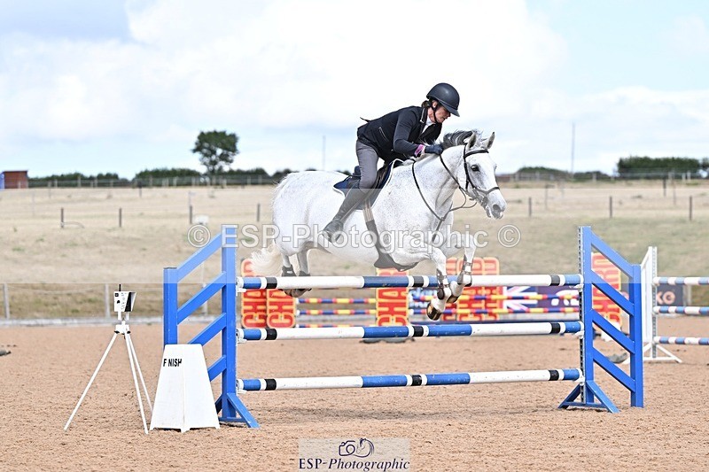 260819-144028-01184 - Cls 6 Foxhunter and 1.20m