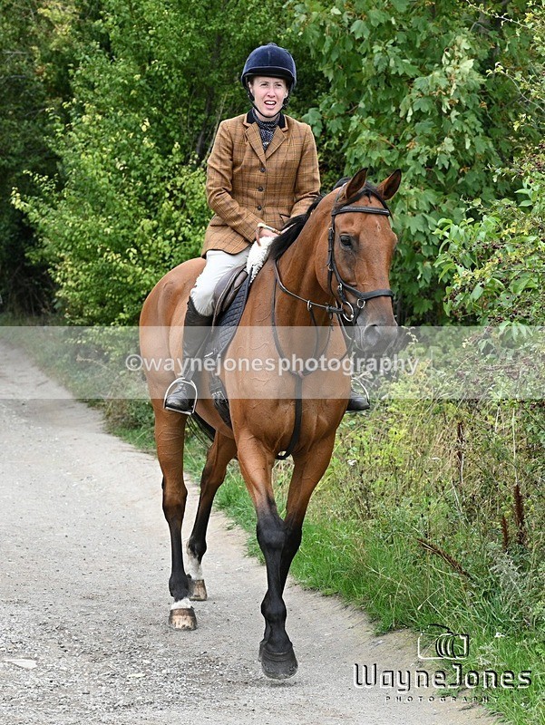 WJ7_0926 - Berks & Bucks Hound Exercise Blewbury 13-09-26