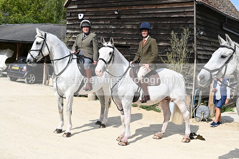 WJ6_3192 - Berks & Bucks - The Old farmhouse - Hound Exercise 20-08-25