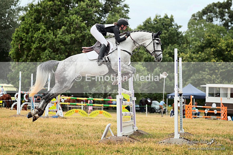 BESJ 290626 2044a - Equestrian