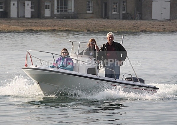 090419 BOSTON WHALER IMG_4304 - Motorboats - Open