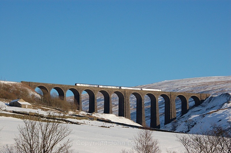 6.2.09 - Unidentified 158s 14.00 Carlisle - Leeds, Arten Gill Viaduct - Arten Gill