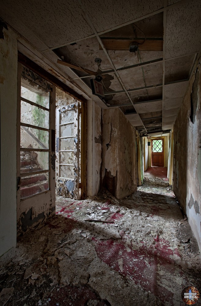 Harmony House Resort - Photographs by Matthew Christopher Murray of Abandoned America