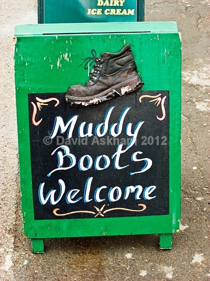 Muddy boots - Humour