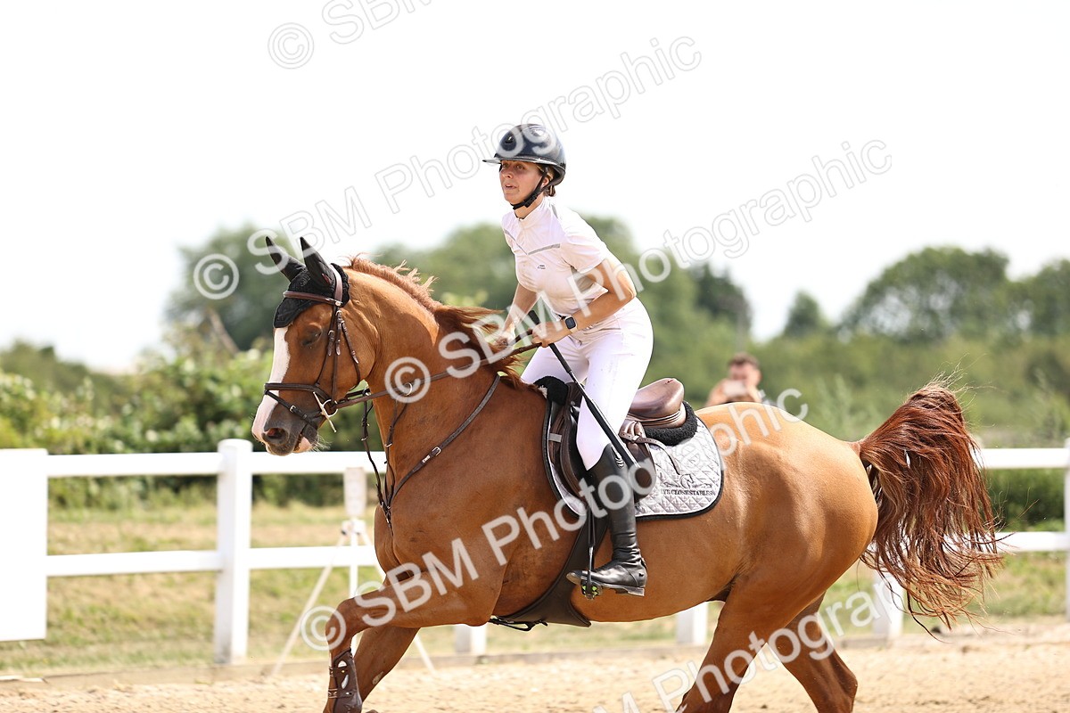 SBM_000679 - Class 15 - Redpost Equestian Senior Foxhunter - 1.20m
