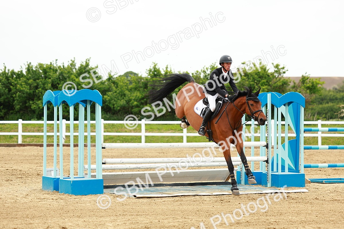 SBM_000959 - Class 5 - Senior Foxhunters - 1.20m