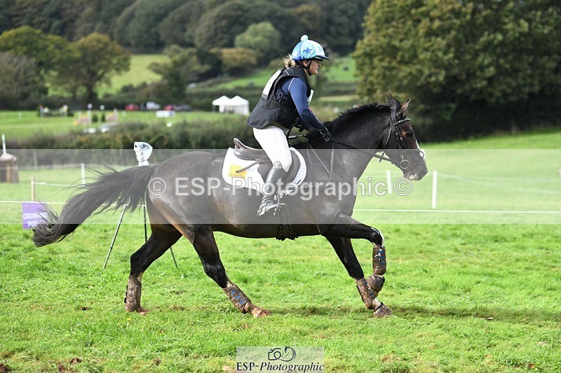 231021-135405-18155 - 444-REDHILL.SKANDEL-Emma.Stokes-SC+XC