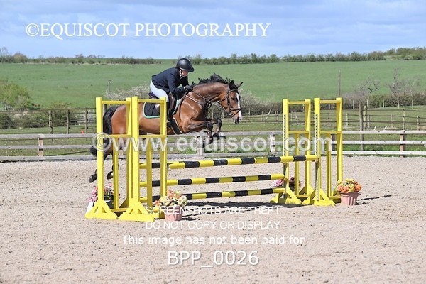 BPP_0026 - CLASS 19 SUN Senior British Novice/ 90cm Open