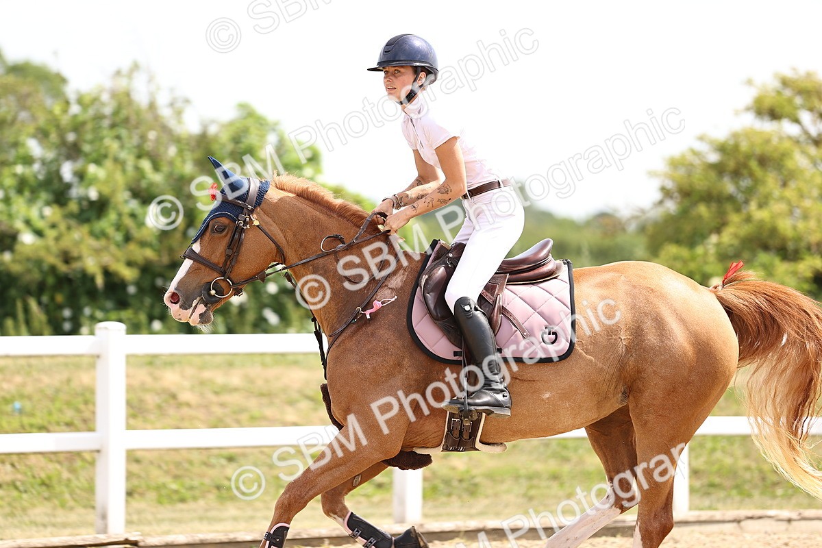 SBM_000564 - Class 15 - Redpost Equestian Senior Foxhunter - 1.20m