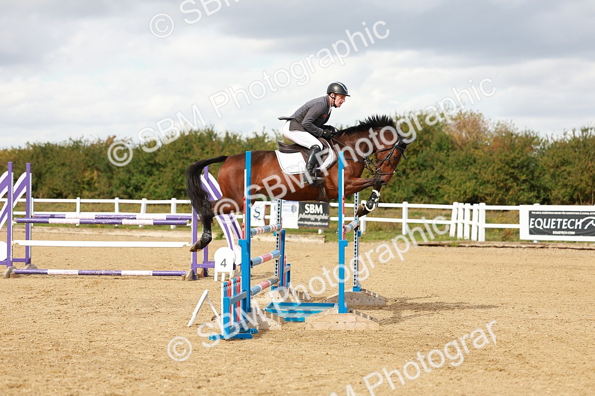SBM_001287_Class 4 - Senior Newcomers - 110m - Customer Cart- Anthony  17-9-26