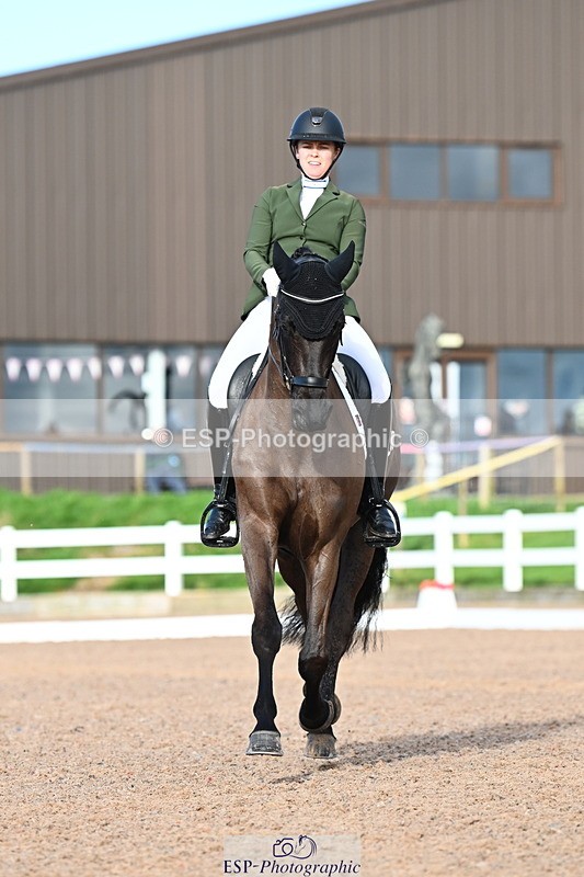 240218A-144540-08927 - 145-Lucy.Amy-Millenium.Falcon